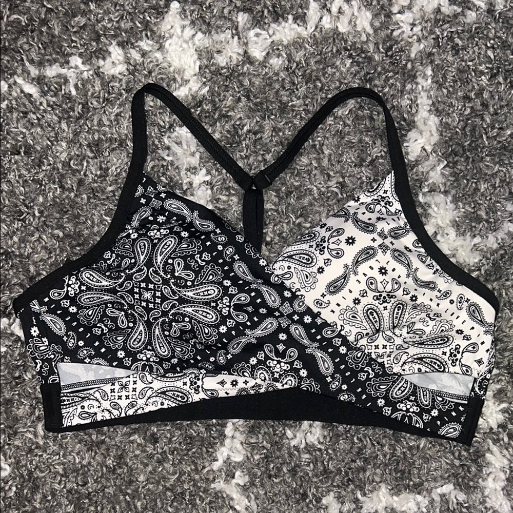 NWOT Victoria’s Secret PINK Black and White Paisley Sports Bra